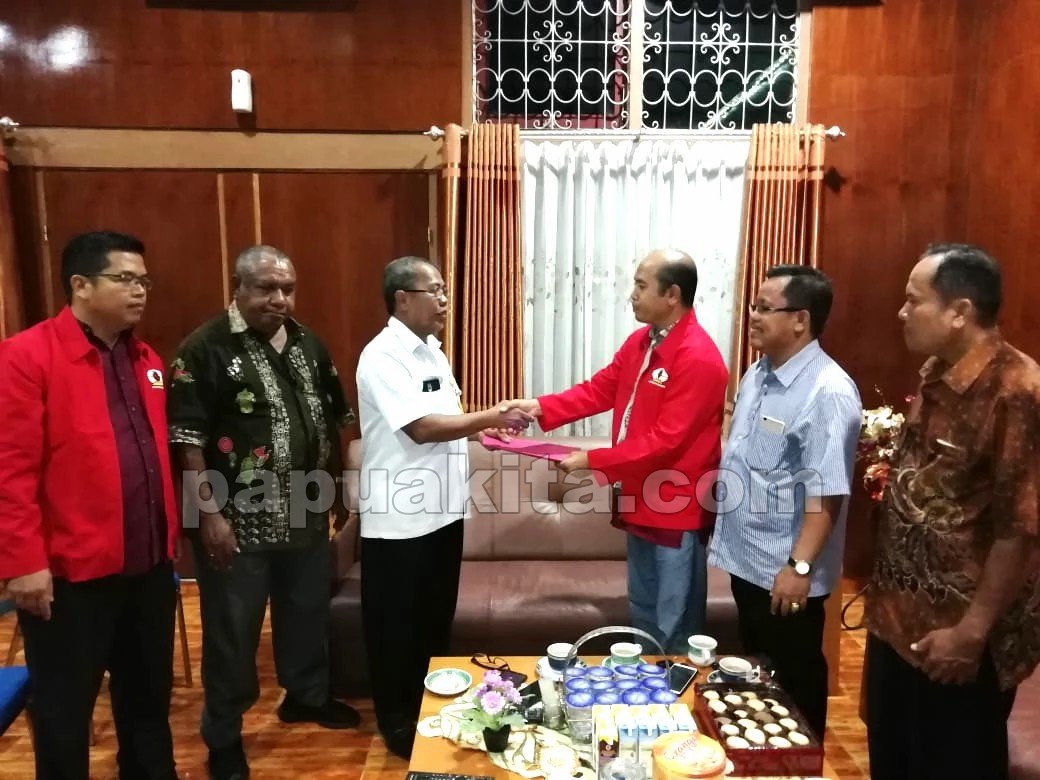 DPD API Provinsi Papua Barat serahkan pernyataan sikap ke Inspektorat DPD API PAPUA BARAT