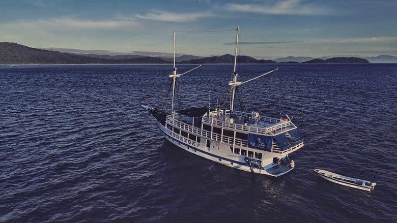 Ilustrasi Kapal Layar Motor Pearl of Papua Kapal Pear of Papua