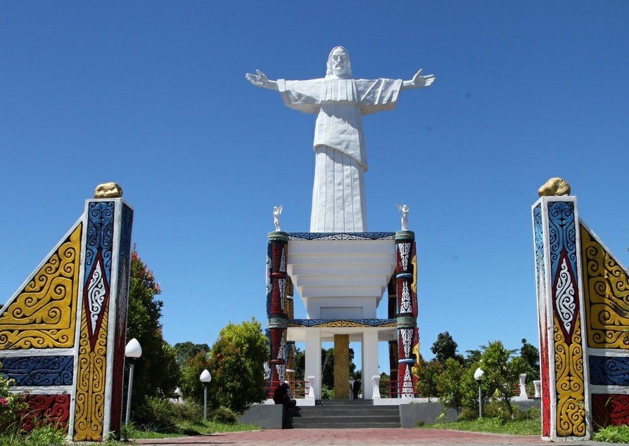 Patung Yesus yang berada di Pulau Mansinam, Kabupaten Manokwari, Papua Barat Patung Yesus