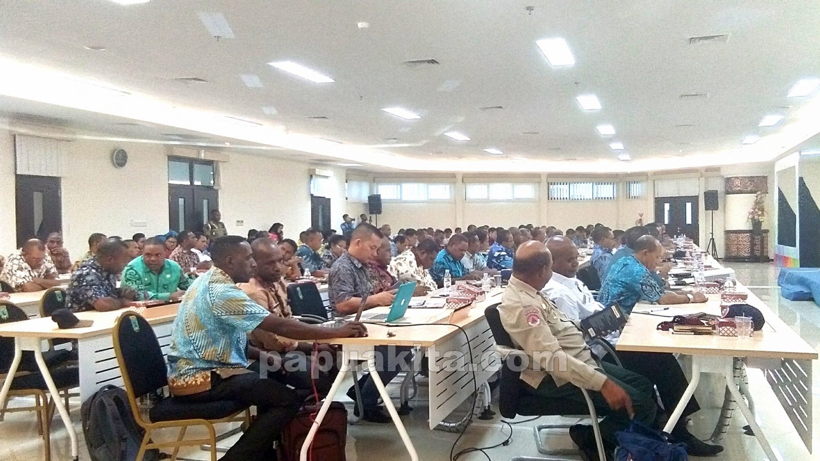 Pimpinan OPD di Lingkup Pemprov Papua Barat saat mengikuti rapat evaluasi pelaksanaan anggaran 2018 Pemprov PB