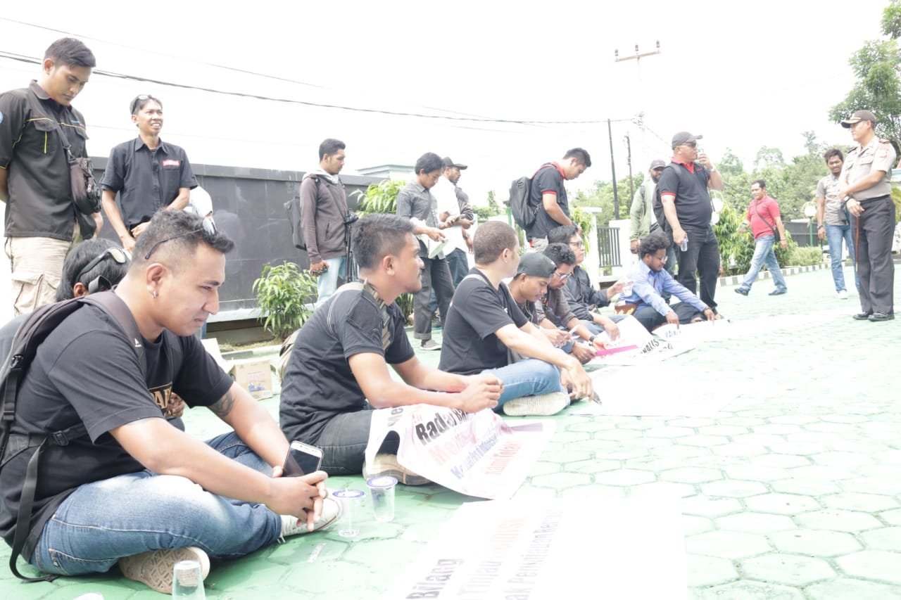 Demonstrasi Solidaritas Jurnalis Manokwari Menteri Yasonna Laoly didemo