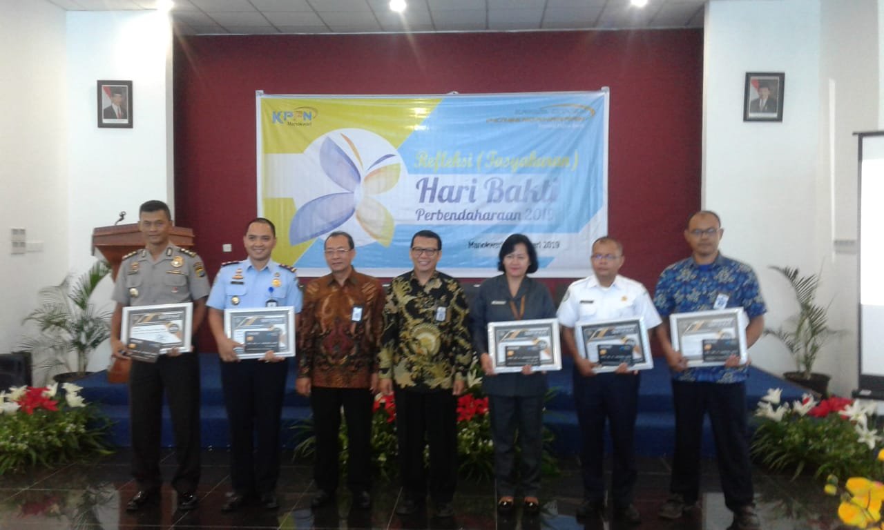 penyerahan sertifikat IPKA Triwulan 4 tahun 2018 Birorena Polda Papua Barat