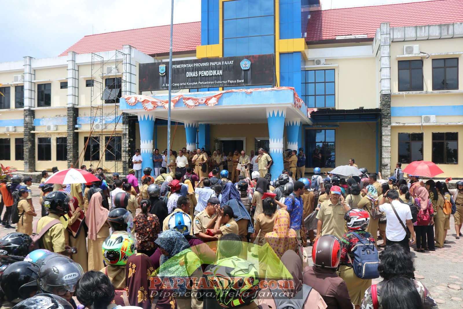 Demonstrasi guru SMA SMK Demo guru SMA SMK Manokwari