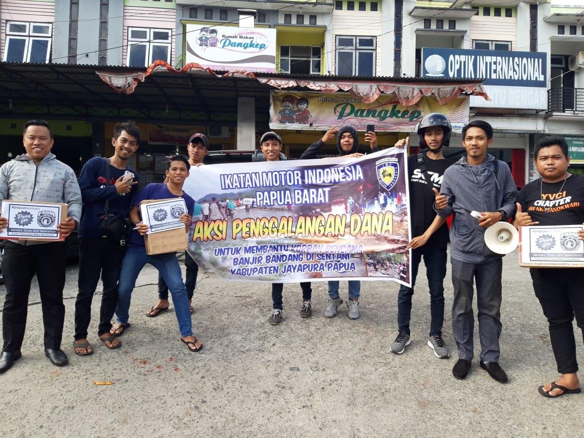 Forum Komunikasi Bikers Manokwari (FKBM) bersama Ikatan Motor Indonesia (IMI) Papua Barat menggalang donasi untuk korban banjir bandang Sentani, Papua. Bikers Manokwari