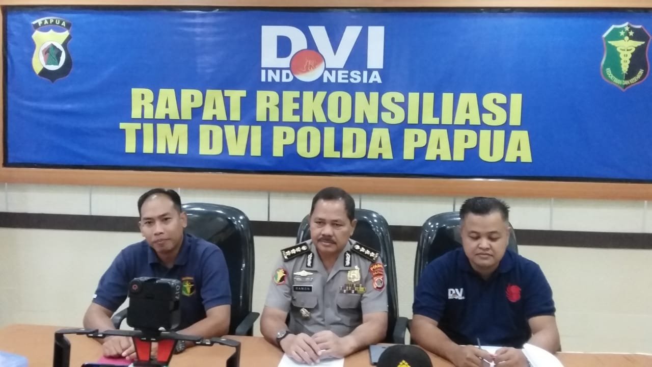 Ketua Tim Disaster Victim Identification (DVI) Mabes Polri yang ditugaskan ke Jayapura, Kompol, dr. Eko Yunianto, M. Kes. Tiv DVI
