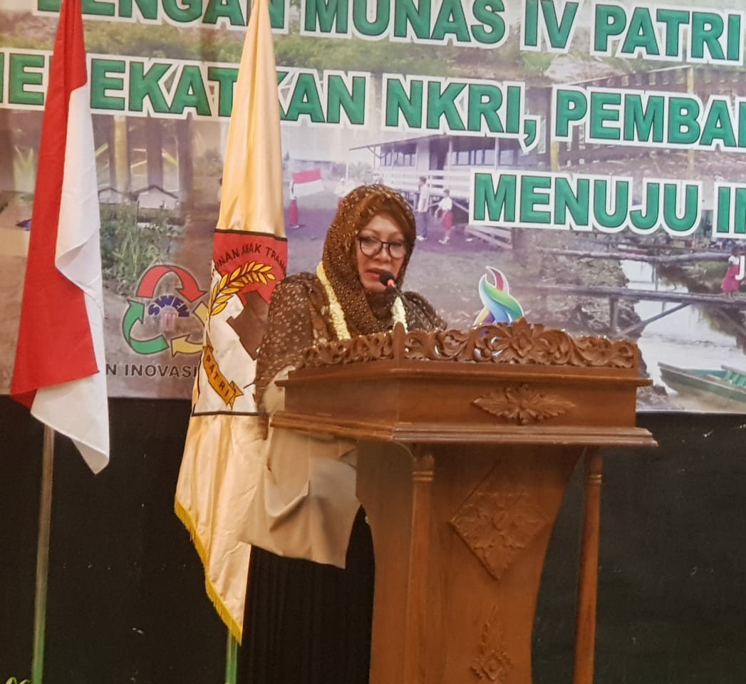 Mbak Tutut saat membuka Munas PATRI ke V Mbak Tutut