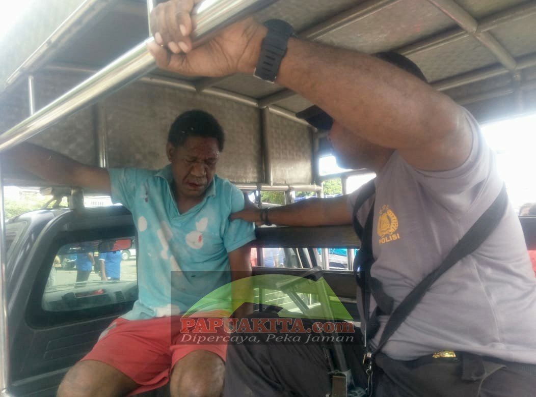 Pria yang diduga mabuk dan mengacaukan lomba gerak jalan HUT YPK ke 57 HUT YPK ke 57