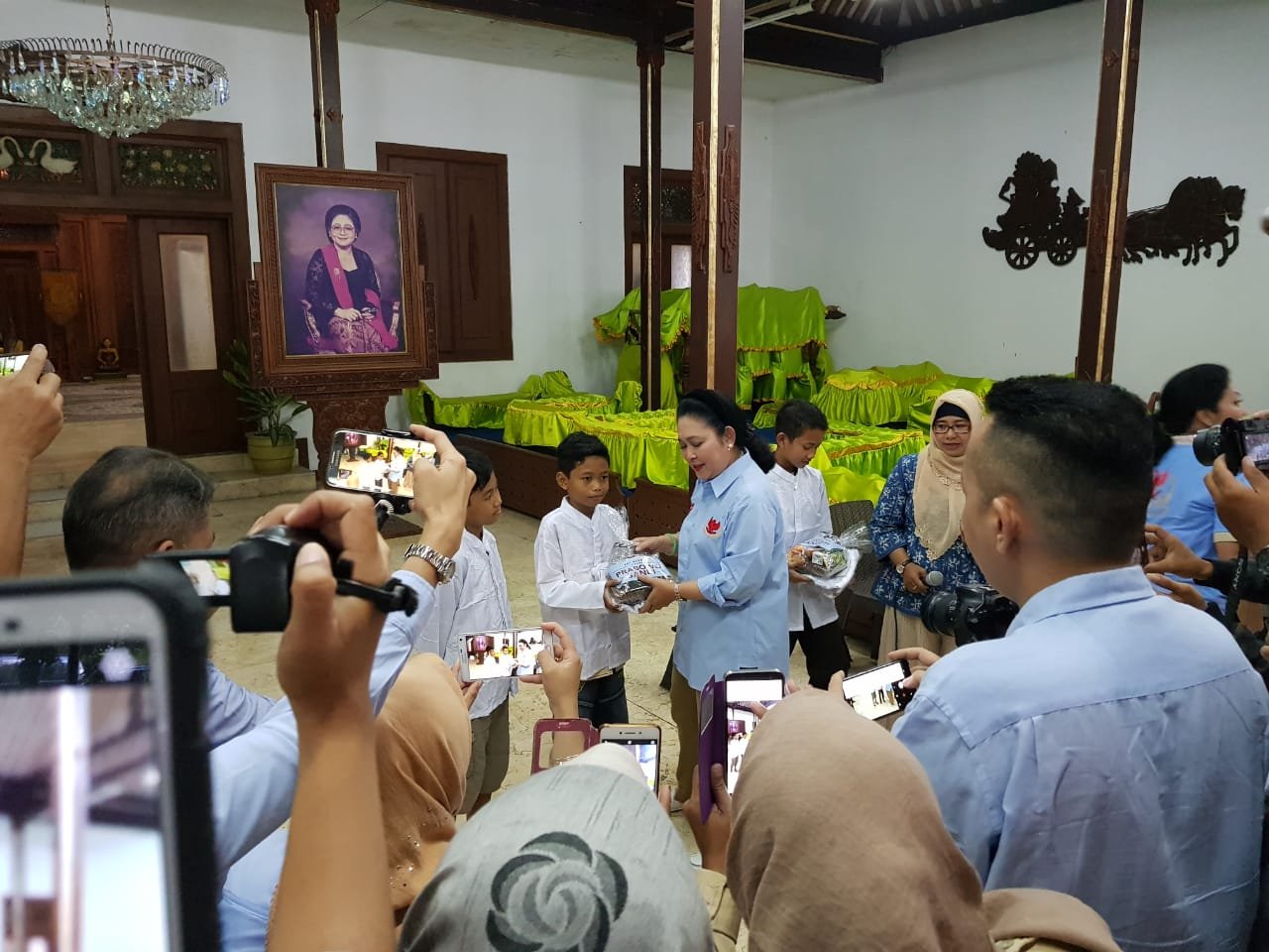 Titiek Soeharto gelar acara khinatan Titiek Soeharto