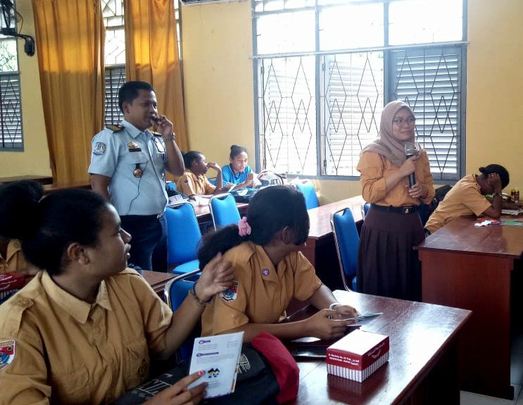Kantor Imigrasi Kelas II Non TPI Manokwari menyelenggarakan kegiatan Imigrasi Goes To School di SMAN 1 Manokwari Kantor Imigrasi Manokwari