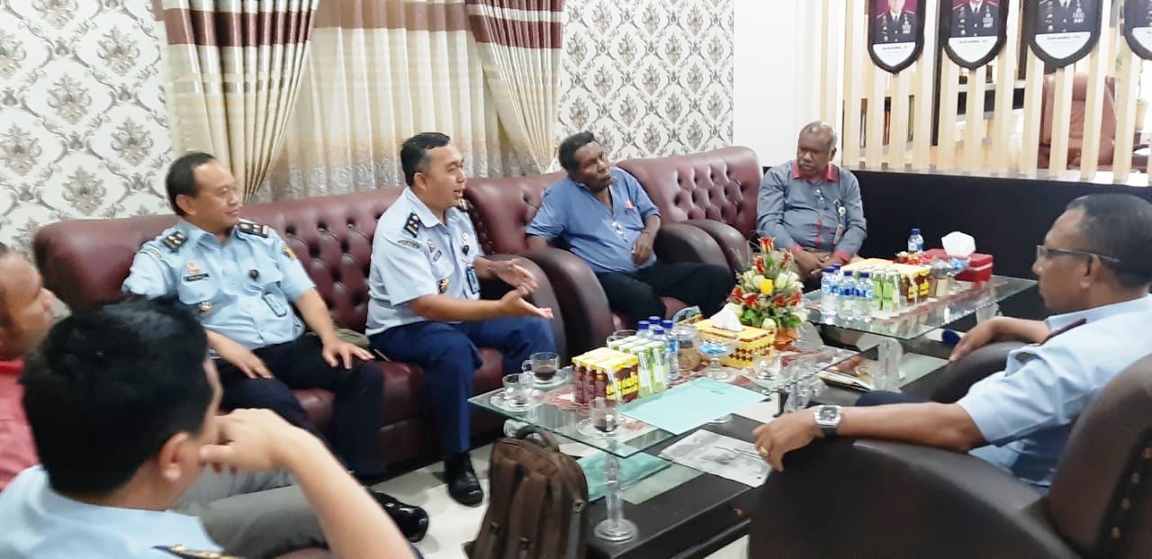 Pertemuan mediasi yang difasilitasi oleh Kanwil Kementerian Hukum dan HAM provinsi Papua Barat terkait permasalahan hak cipta lambang Papua Barat Lambang Papua Barat