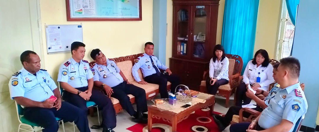 Rapat koordinasi tentang pencanangan Lapas Bersinar (Bersih Narkoba) dan Pengukuhan Satgas P4GN, yang berlangsung di ruang kerja Divisi Pemasyarakatan P4GN