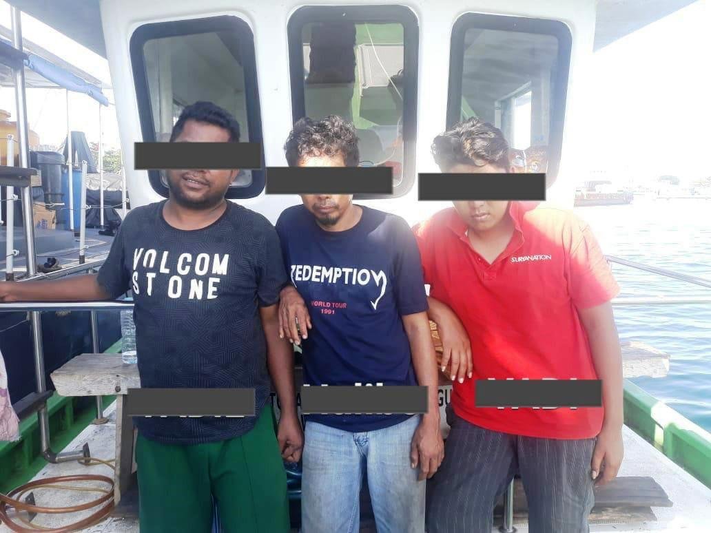 Ketiga tersangka yang diamankan Dit. Polairud Polda Papua atas dugaan tindak pidana pelayaran dan tindak pidana migas Polairud Papua Barat