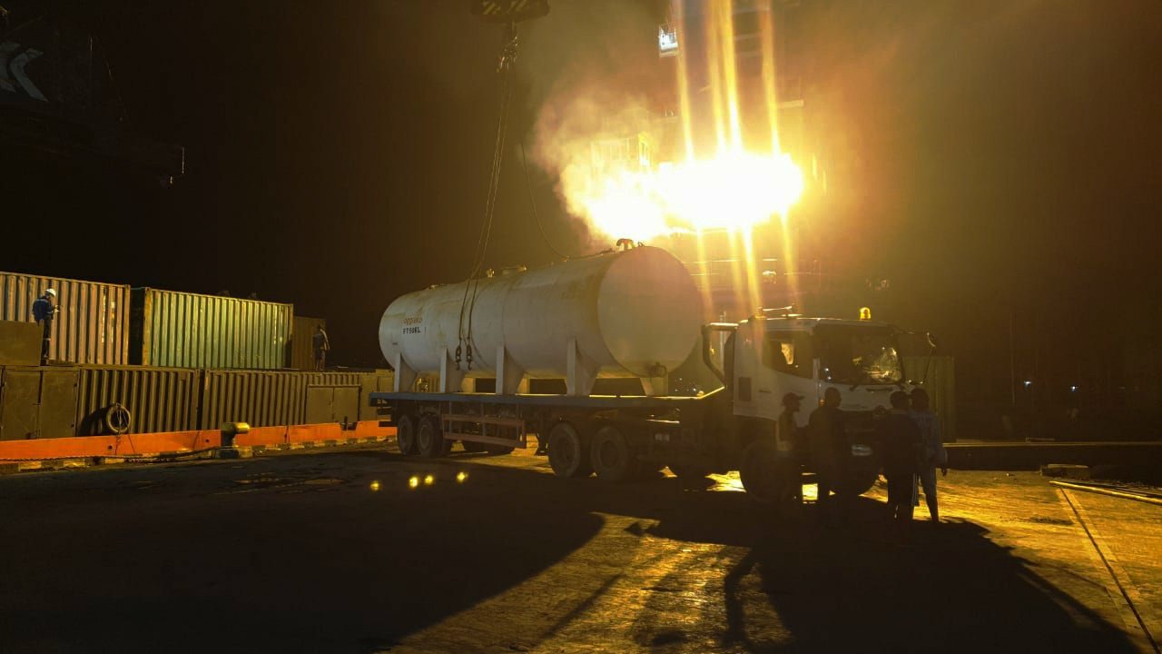 Mesin PLTD berkapasitas 10 megawatt yang dimobilisasi dari Jakarta telah tiba di Manokwari. PLN Manokwari