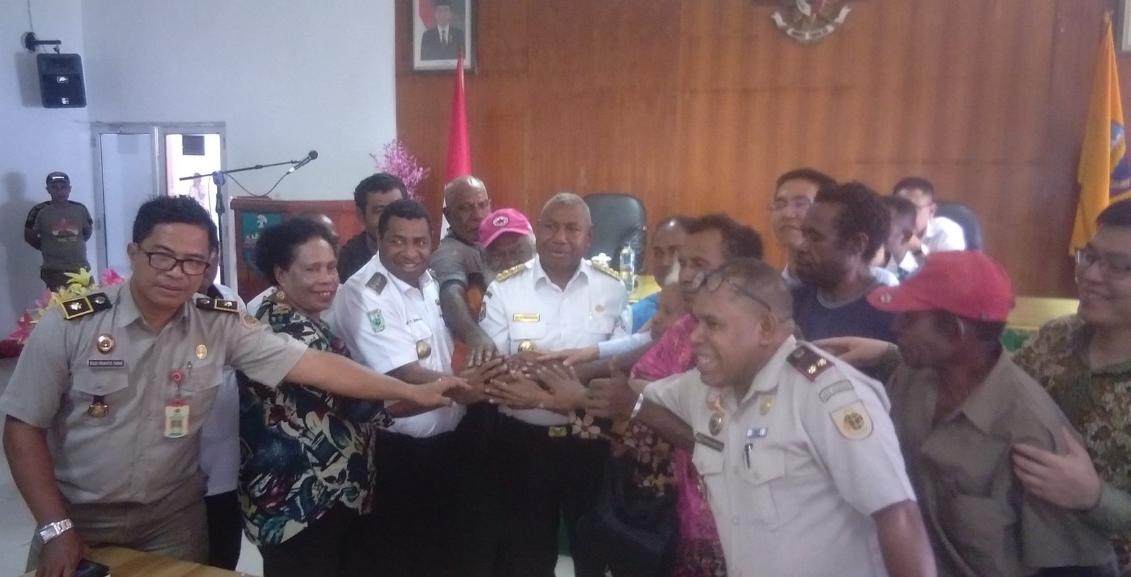 Para pihak berkomitmen dalam penyelesaian ganti rugi areal pabrik semen Maruni PT SDIC Papua