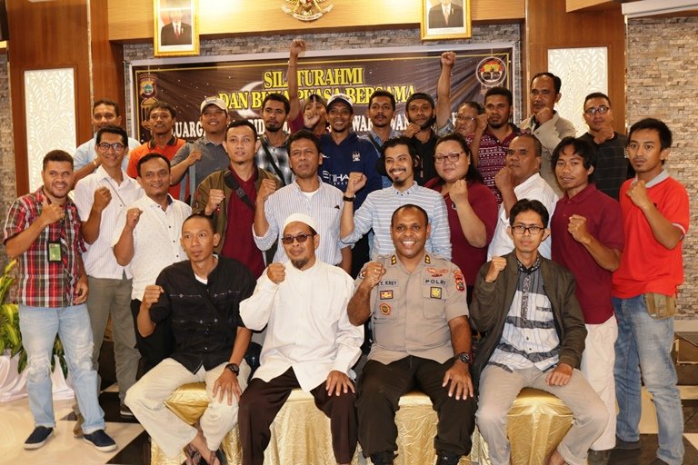 Silaturahim dan buka puasa bersama Keluarga Besar Bidang Humas Polda Papua Barat bersama wartawan se- Manokwari. kedaimanan”. Wartawan Manokwari