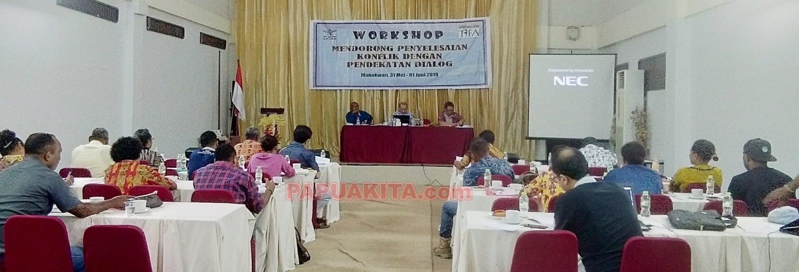 Workshop mendorong penyelesaian konflik melalui dialog, Dialog Papua
