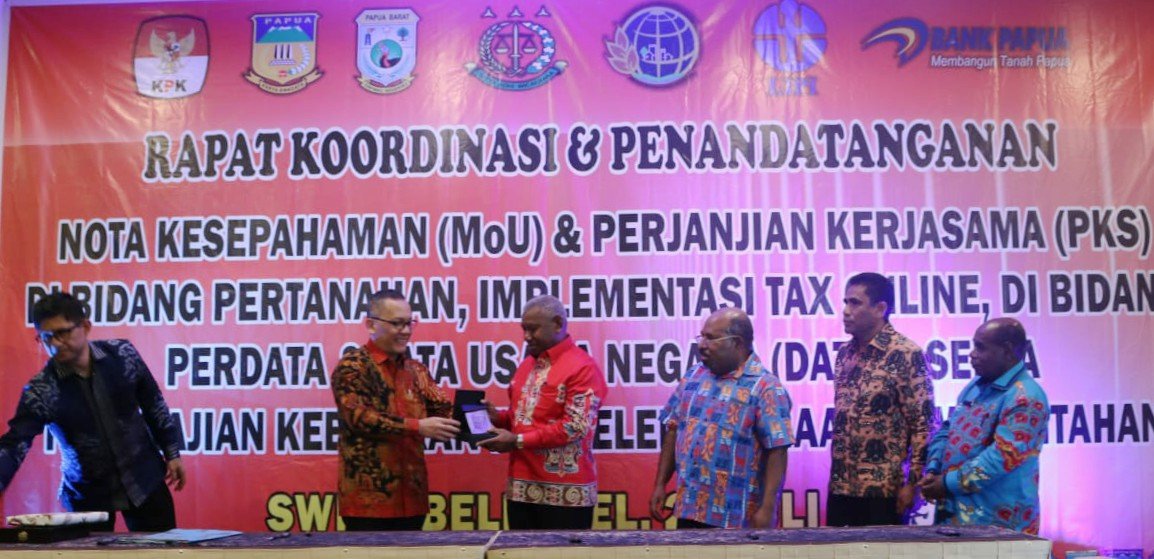 Penandatanganan nota kesepahaman pengajian Otonomi Khusus di Tanah Papua Otsus tanah papua