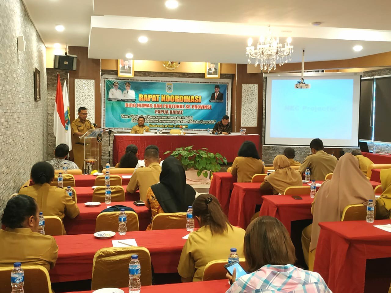 Rapat Kerja Teknis Biro Humas dan Protokol se-Papua Barat yang berlangsung di Manokwari. Humas dan Protokoler