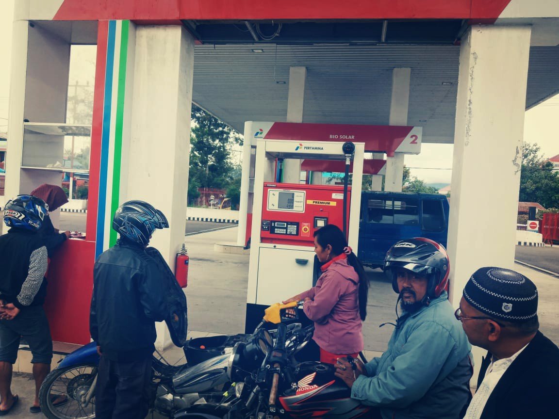 Pelayanan di salah satu SPBU di Kota Wamena, Papua