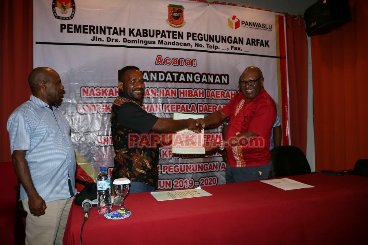 Penandatanganan NPHD Pilkada Kabupaten Pegunungan Arfak 2020