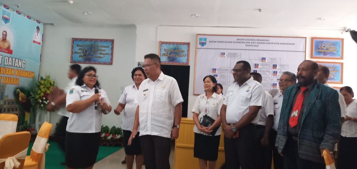 Wabup saat meresmikan Klinik Kuda Manis beberpa waktu lalu (2)