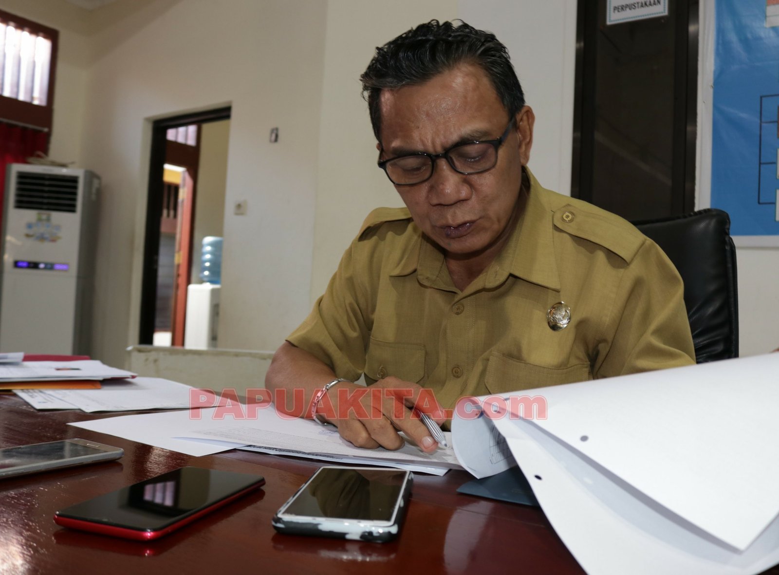 Kepala Dinas Penanaman Modal dan Pelayanan Terpadu Satu Pintu Kabupaten Manokwari, Ferry Lukas
