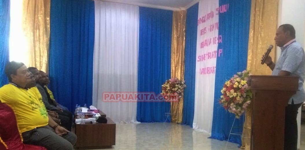 Wakil Ketua DPR Papua Barat, Yongky Fonataba saat menyampaikan pesan dan kesan pada syukuran Setwan Papua Barat