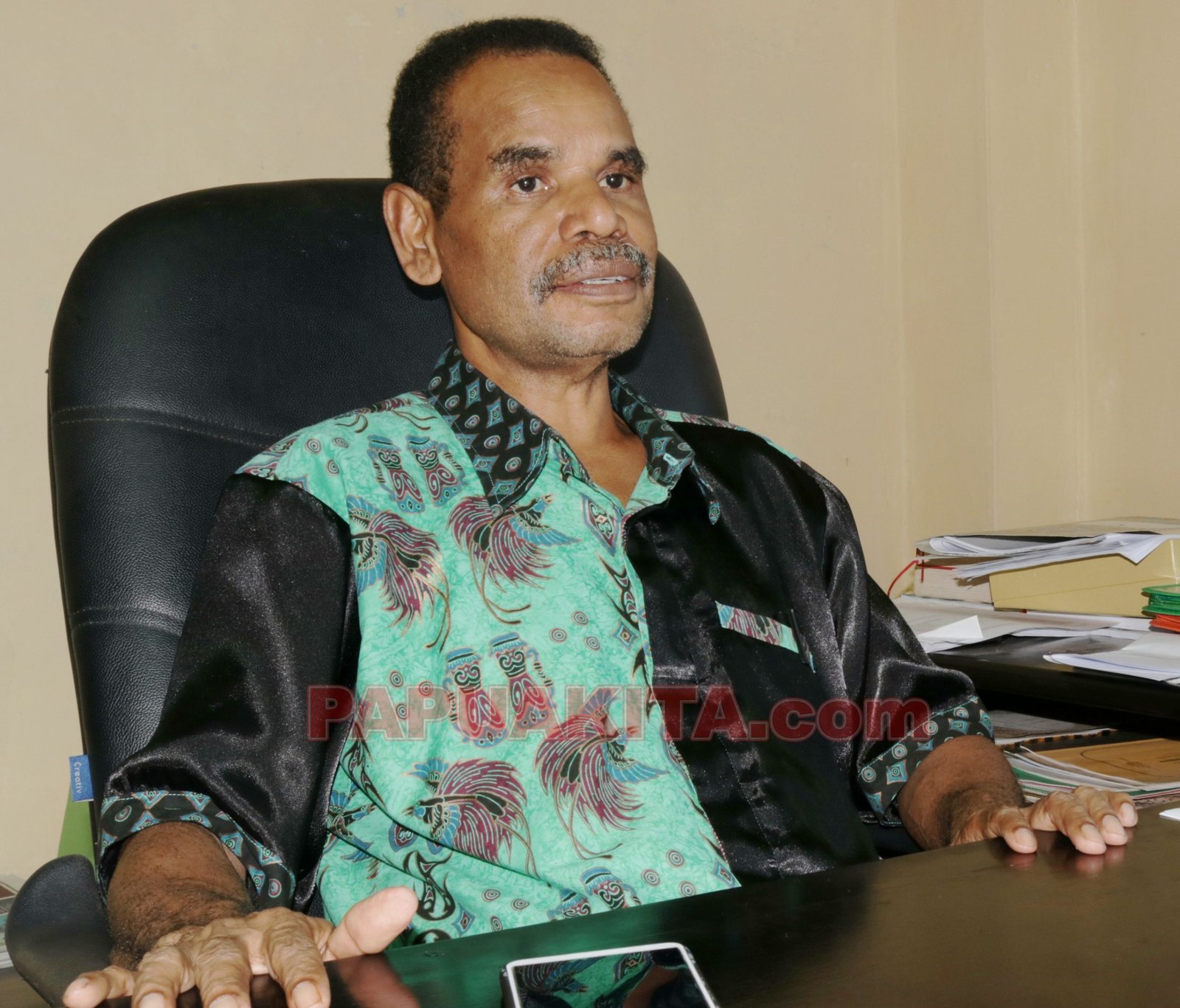 Wakil Ketua DPRD Kabupaten Manokwari, Bons Rumbruren