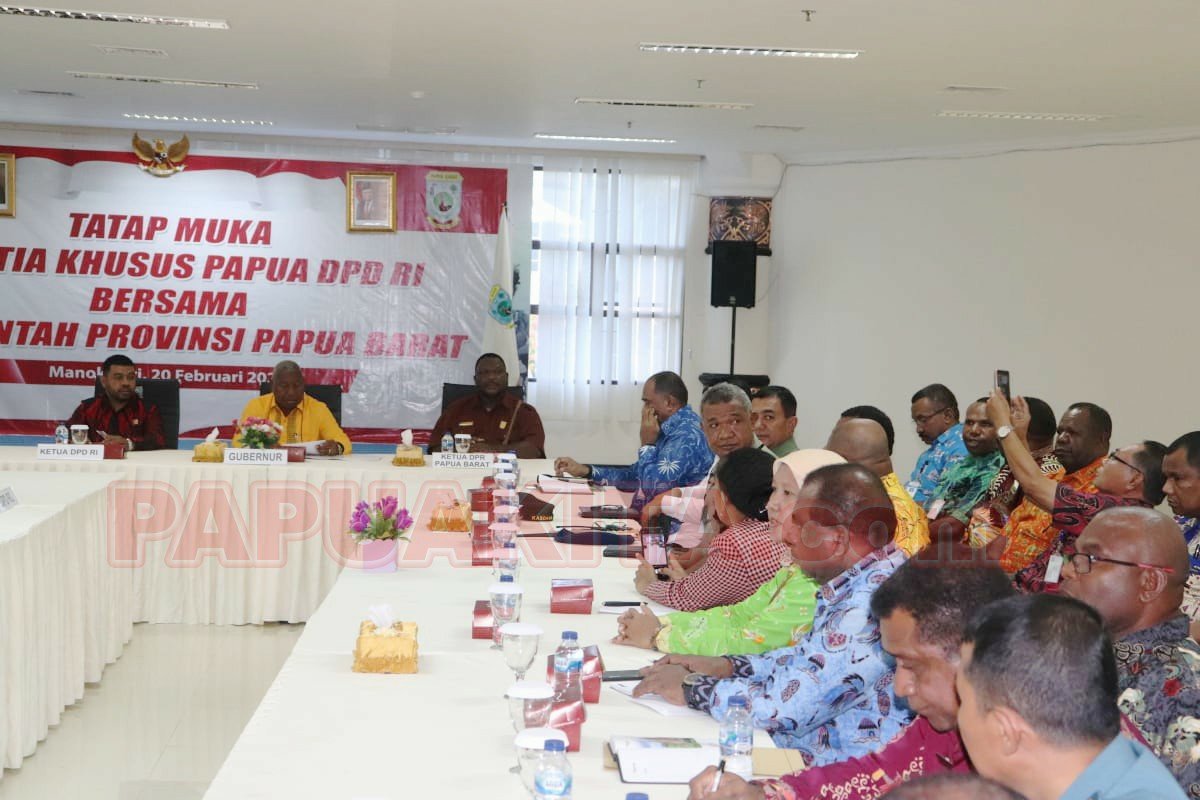 Acara tatap muka gubernur dengan Pansus DPD RI yang berlangsung di lantai 1 gedung kantor gubernur Provinsi Papua Barat