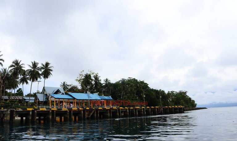 Dermaga di Pulau Mansinam