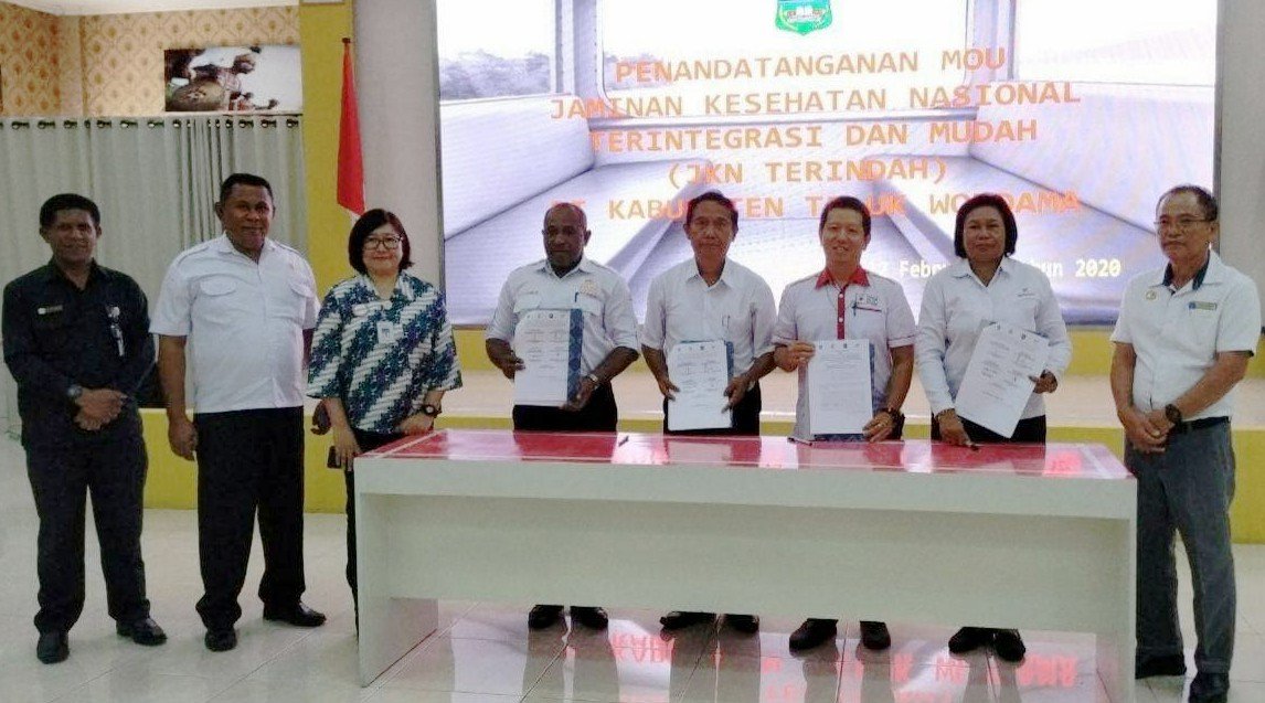 Penandatanganan kerja sama antara BPJS Kesehatan dan Pemkab Teluk Wondama