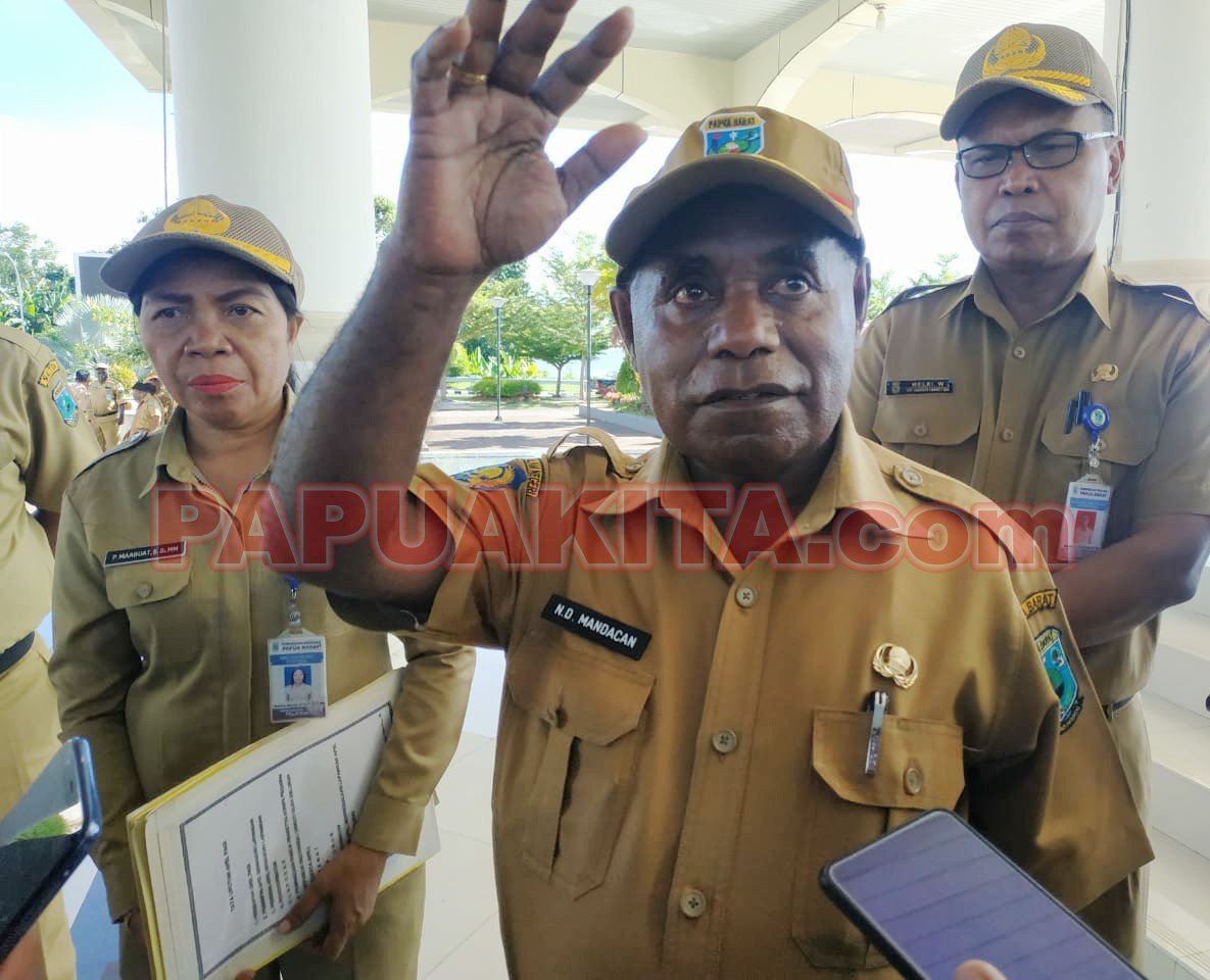 Sekretaris Daerah Provinsi Papua Barat, Nathaniel Mandacan
