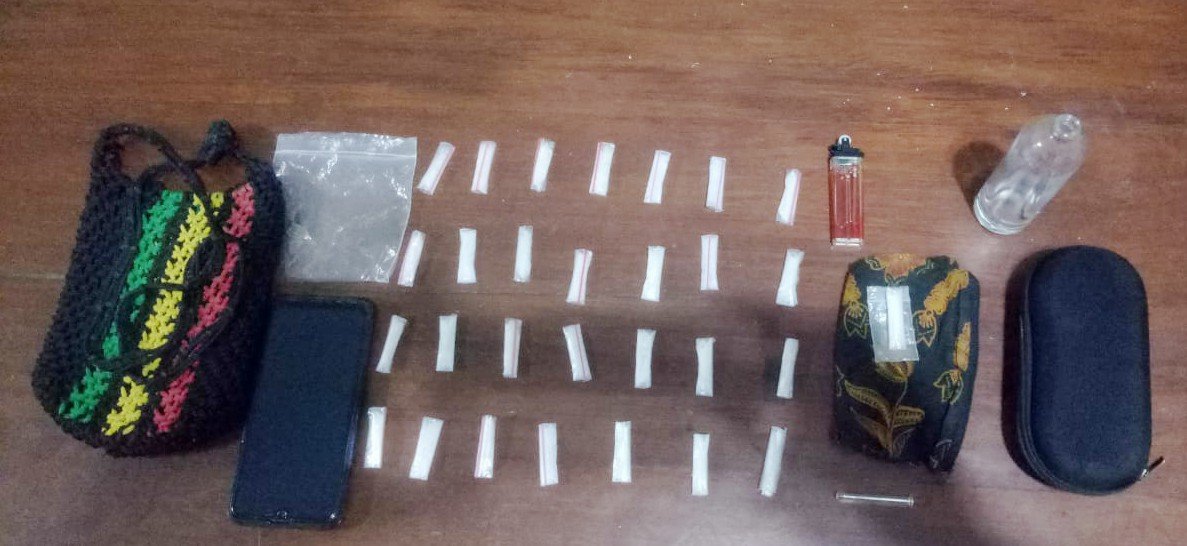 Barang bukti berupa 29 bungkus sabu yang diamankan dari tangan salah seorang petugas lapas berinisial RL