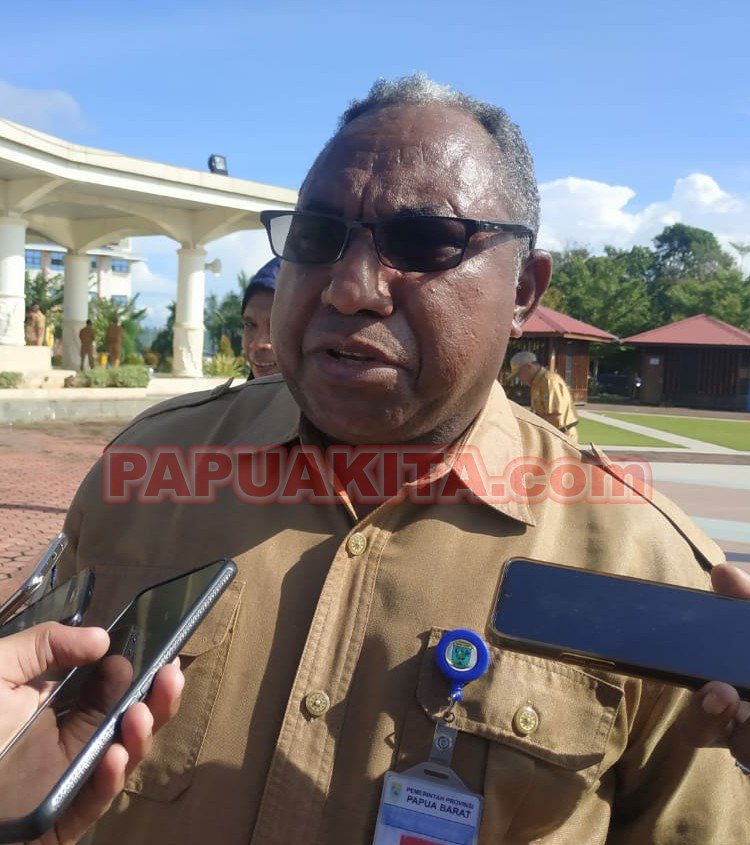 Kepala Dinas Pendidikan Provinsi Papua Barat Barnabas Dowansiba