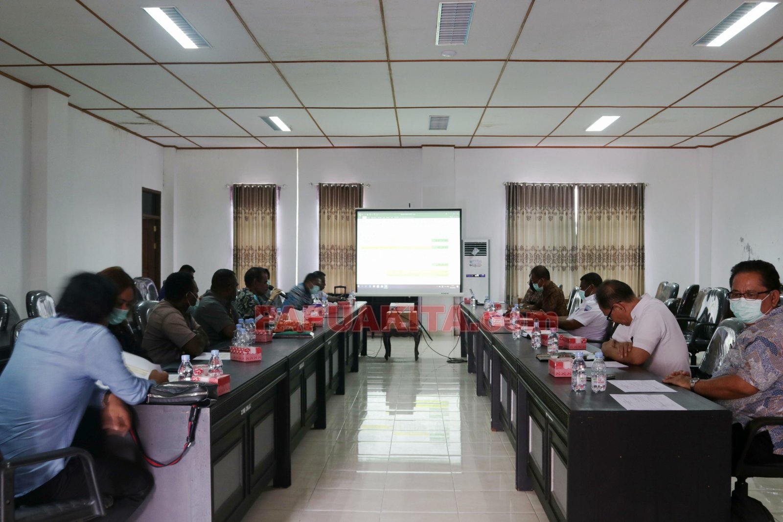 Rapat terbatas Bupati Manokwari dan TAPD bersama Pimpinan dewan dan Banggar DPRD kabupaten Manokwari