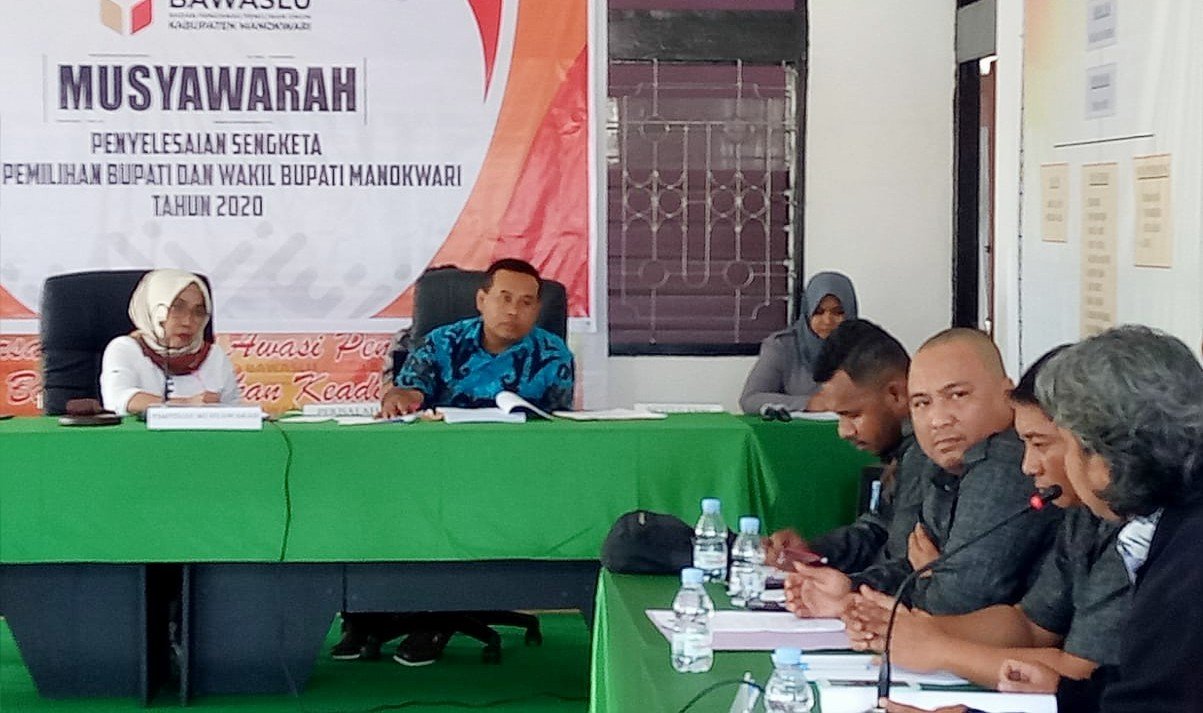 Susana mediasi antara pihak Romansa dengan KPU Kabupaten Manokwari yang dilakukan Bawaslu