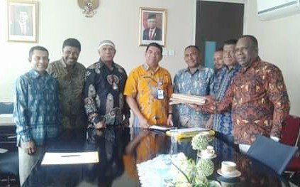 Tim Pemkeran Calon DOB Kokas saat bertemu dengan Kepala Biro Pemerintahan Setda Provinsi Papua Barat, A. Rumbiak Tim Pemkeran Calon DOB Kokas saat bertemu dengan Kepala Biro Pemerintahan Setda Provinsi Papua Barat, A. Rumbiak