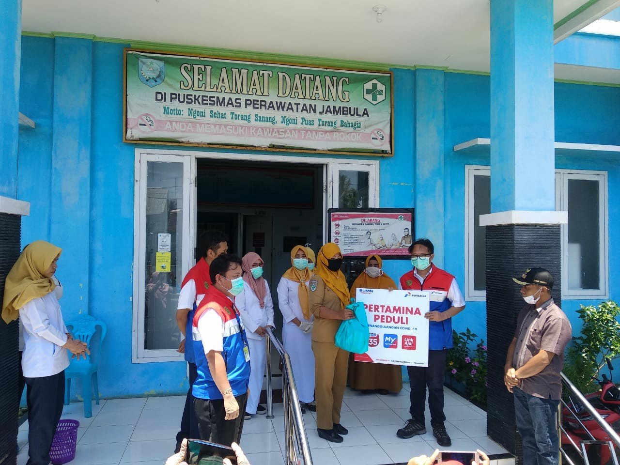 Penyerahan bantuan pencegahan Covid-19 di Ternate, Maluku Utara