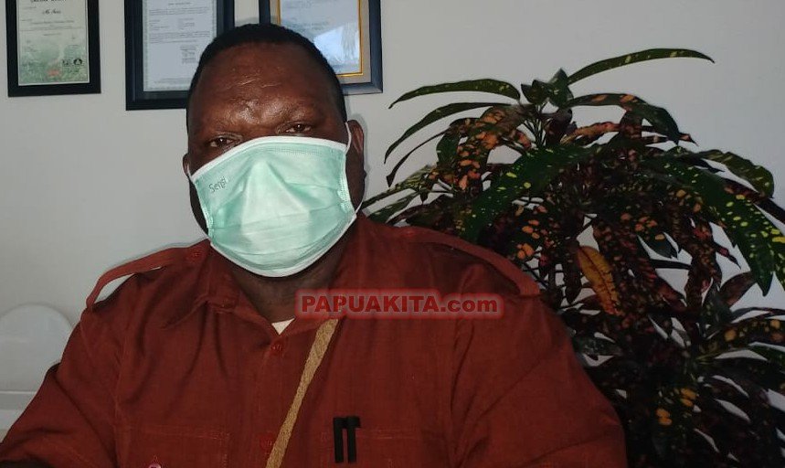 Ketua DPR Papua Barat Origenes Wonggor