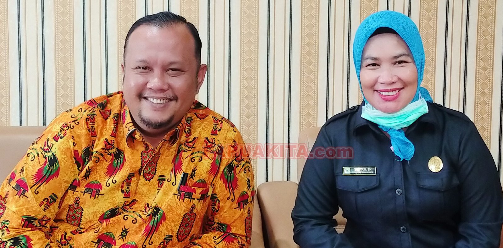 Wakil Ketua DPRD Kabupaten Manokwari Norman Tambunan dan Ketua Fraksi Golkar, Suriyati Faisal