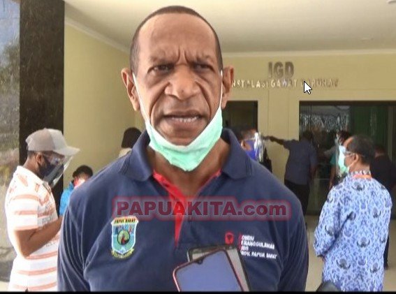 Direktur RSU Provinsi Papua Barat, dr. Arnold Tiniap