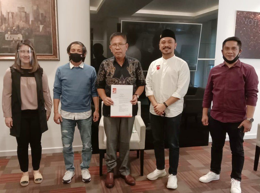 Penyerahan SK dukungan politik kepada pasangan HEBO di pilkada Manokwari. SK diterima langsung oleh bakal calon Wakil Bupati Edi Bodoyo