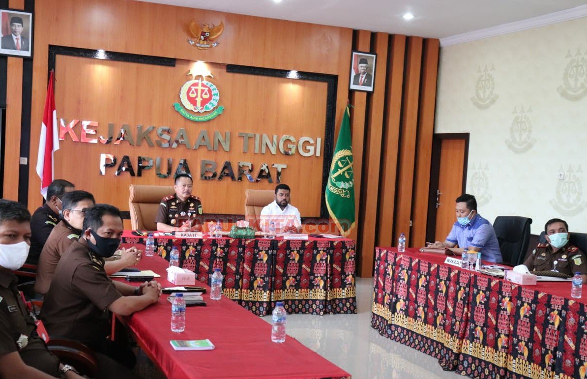 Anggota Komisi I DPD RI Filep Wamafma menggelar rapat dengar pendapat dengan Kejaksaan Tinggi Papua Barat