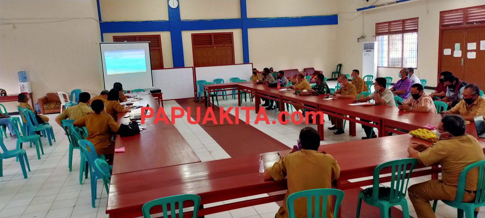 Rapat pembobotan Rancangan Peraturan Bupati tentang Percepatan Pencegahan dan Penanganan Covid-19 Pembobotan Raperbup Pencegahan Covid-19