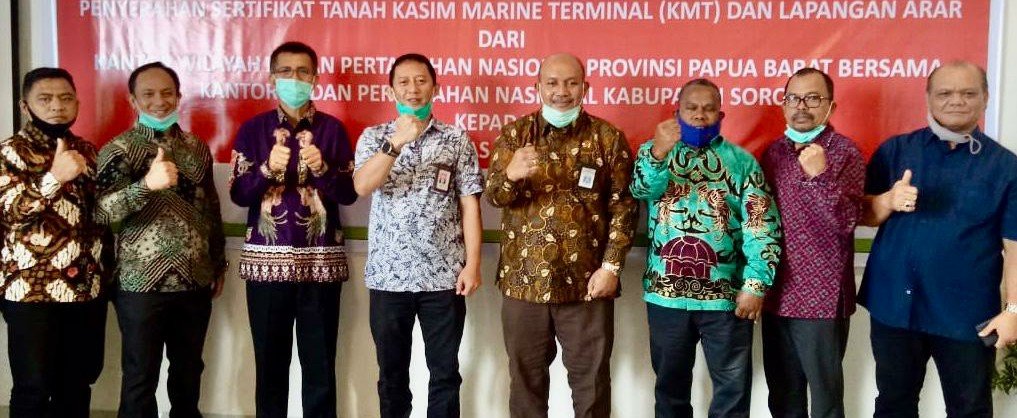 Pose bersama Perwakilan SKK Migas- KKKS Pamalu dengan Kakanwil BPN Provinsi Papua Barat, serta Kantah Kabupaten Sorong
