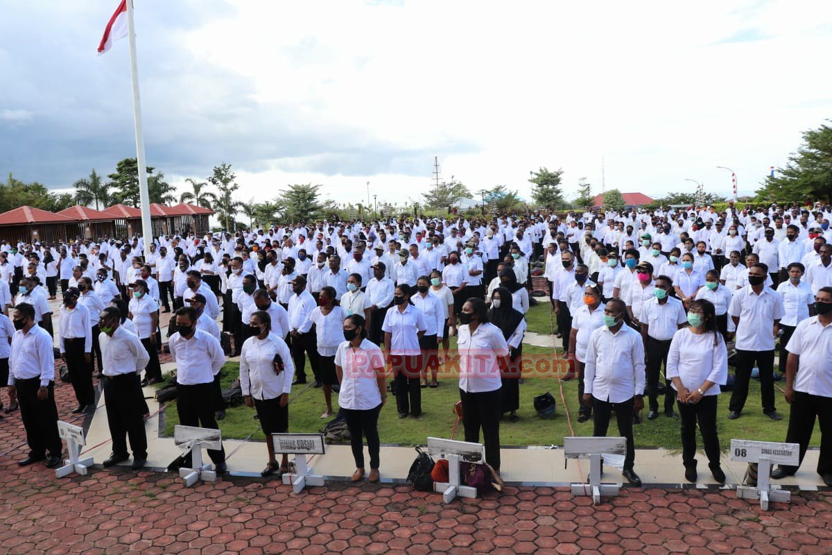 Sebanyak 1.283 honorer daerah provinsi Papua Barat resmi diangkat menjadi CPNS melalui seleski jalur umum dan P3K pada tahun 2019