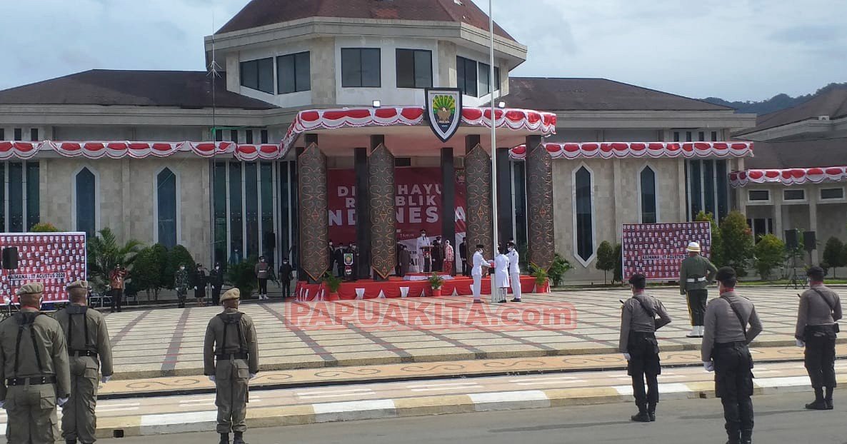 Suasana upacara HUT ke-75 RI di Kabupaten Kaimana. Upacara berlangsung dengan menerapkan protokol kesehatan Covid-19