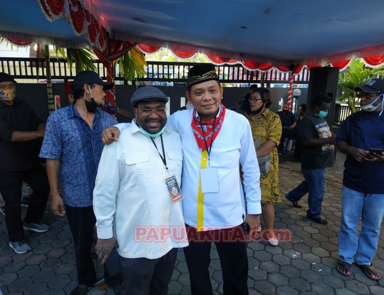 Bakal Pasangan Calon Bupati dan Wakil Bupati, Sius Dowansiba-Rudi Timisela.