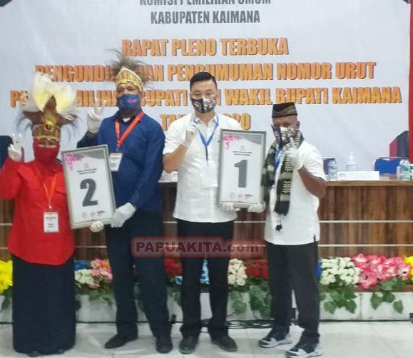 Calon bupati dan wakil bupati Kaimana, masing-masing pasangan Freddy Thie-Hasbullah Furuada dan pasangan Rita Teurupun-Leonard Syarkema