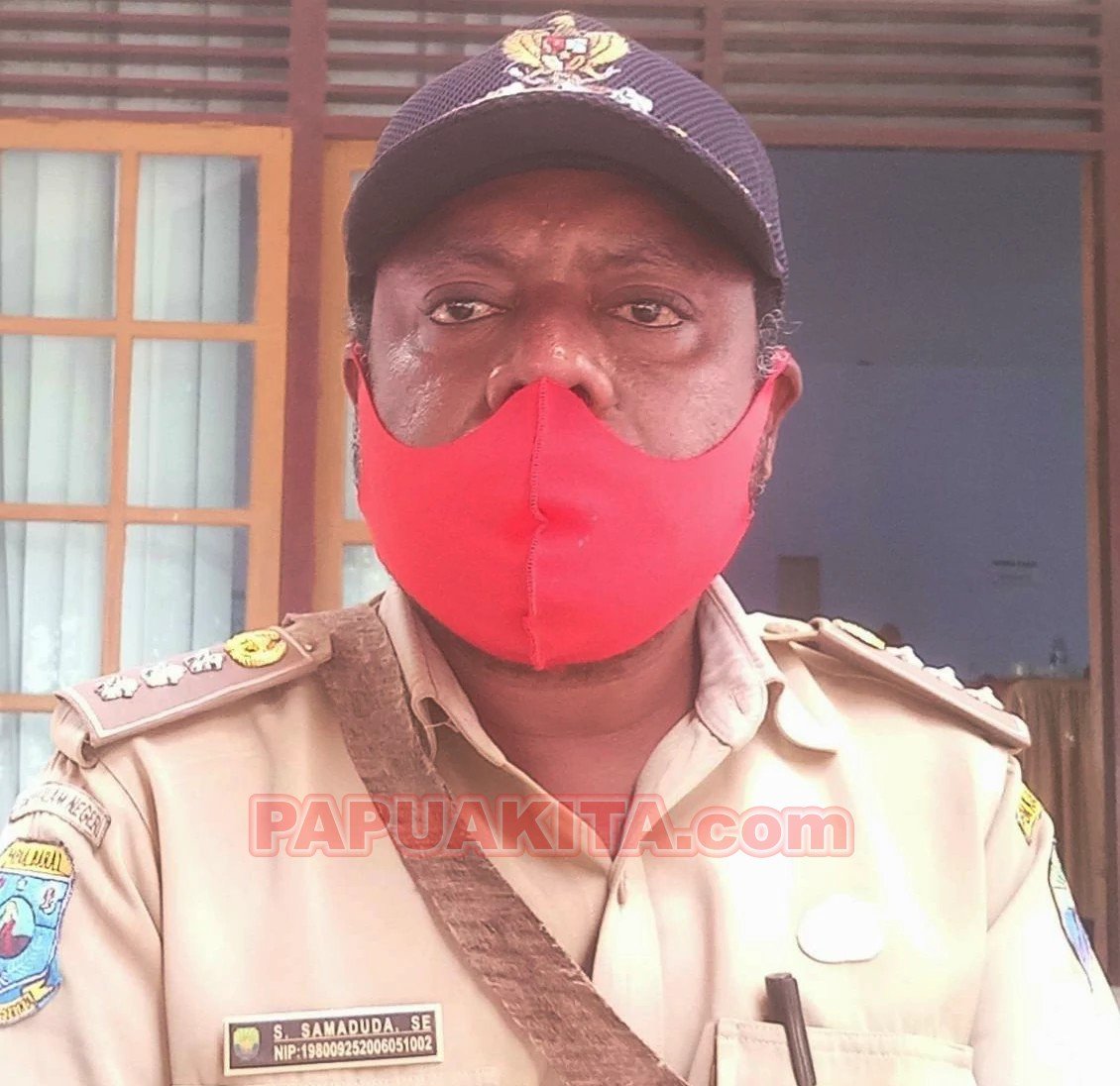Kepala Distrik Teluk Arguni Septer Samaduda